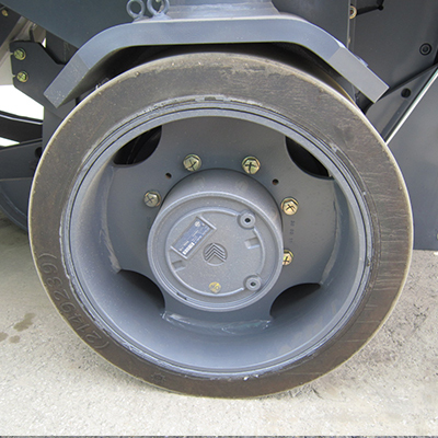 壓配式實心輪胎 實心輪胎的優(yōu)勢與應(yīng)用